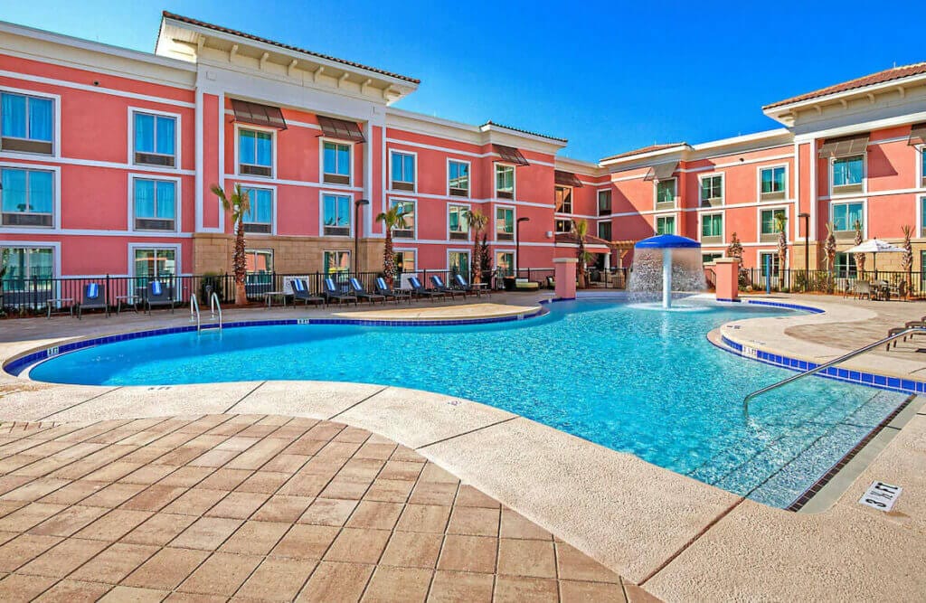 Swimming pool at Hampton Inn and Suites in Destin