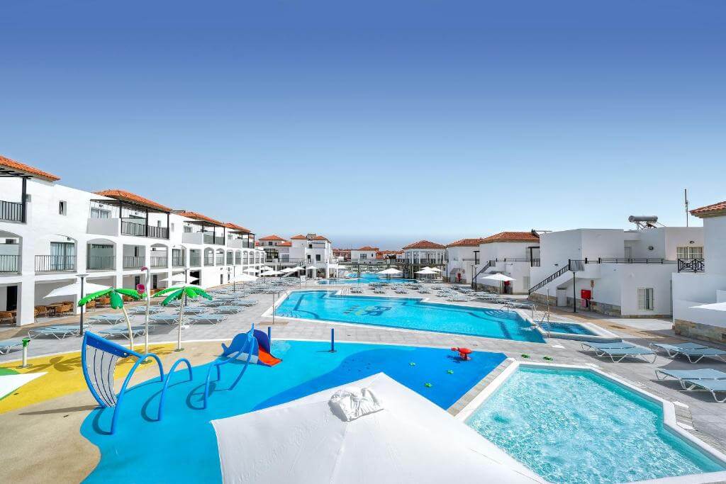 Broncemar Beach Hotel Outdoor Pool