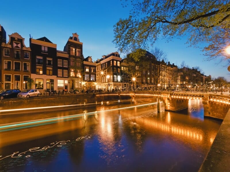 Herengracht canals at night